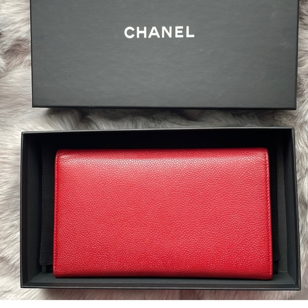 Authentic Chanel caviar red  clutch / wallet in pristine condition. - Picture 2 of 11